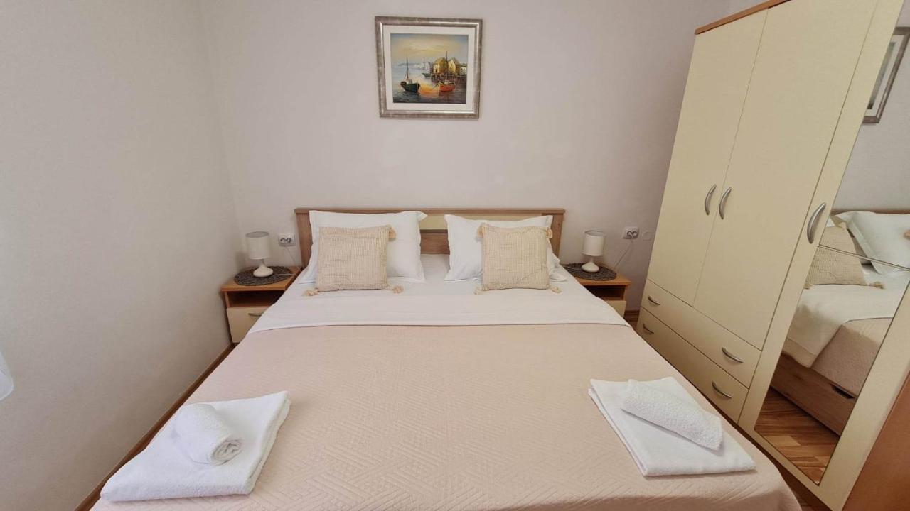 Apartman "Flower Garden" Razanac Exterior photo