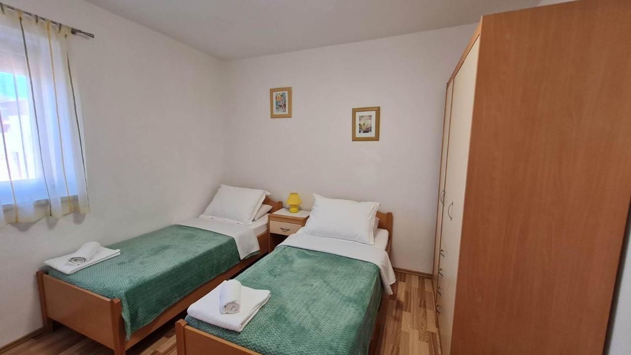 Apartman "Flower Garden" Razanac Exterior photo