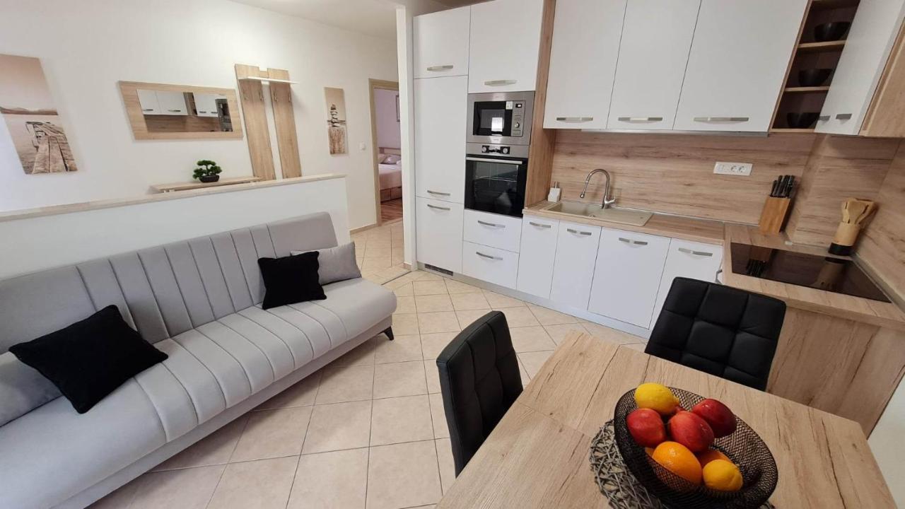 Apartman "Flower Garden" Razanac Exterior photo