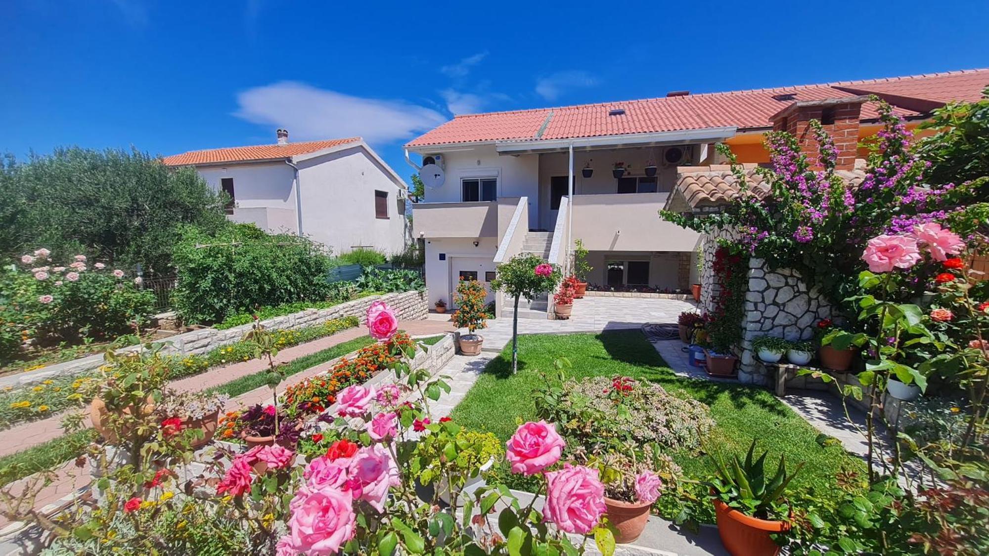 Apartman "Flower Garden" Razanac Exterior photo